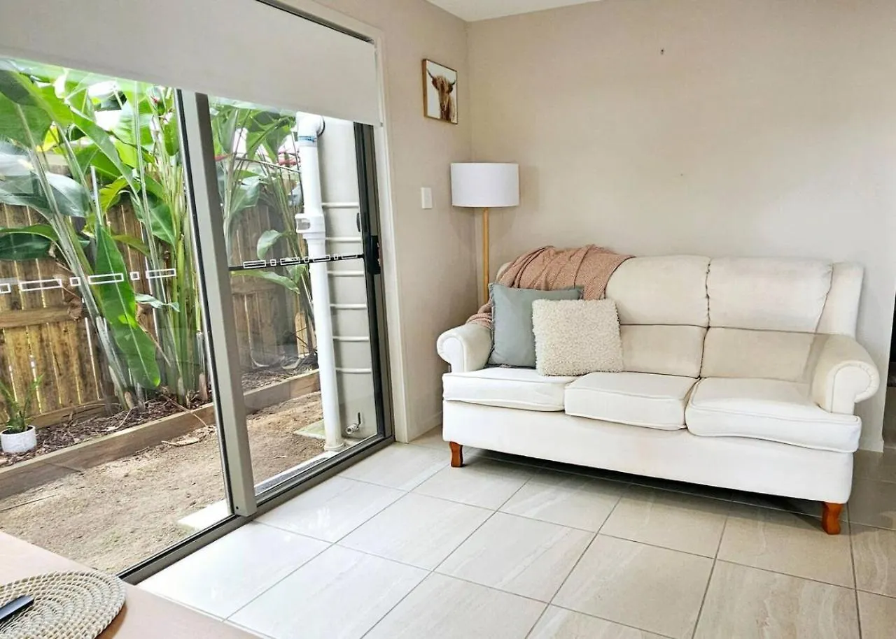 Poinciana Townhouse 1 At Sunlight Swan Beerwah Sleeps 6 Apartment