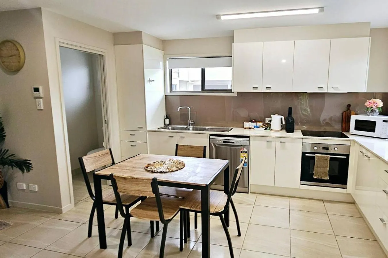 Poinciana Townhouse 1 At Sunlight Swan Beerwah Sleeps 6 Apartment Australia